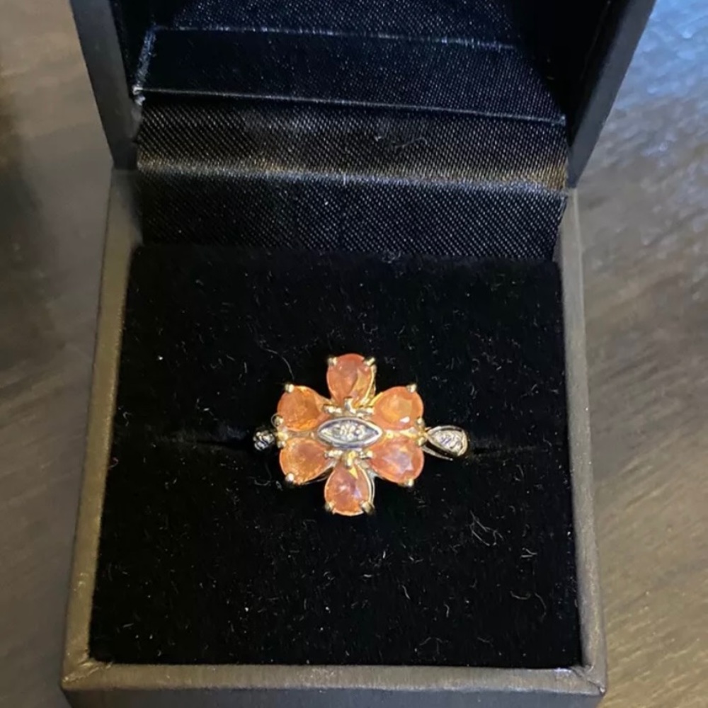 14k Yellow Gold 1.282ct Padparadscha Orange sapphire ring. Floral size 6.5